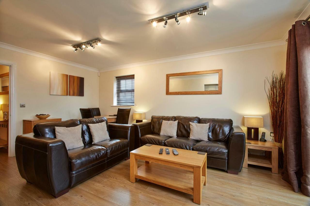 2 Bed 2 Bath At Jago Crt In Newbury - Free Allocated Parking Exteriör bild